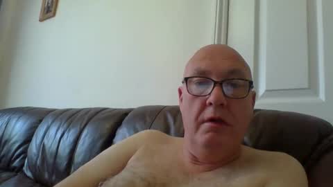 Snapshot of daddyhere4uall6 chatting on October 18, 8:18 am daddyhere4uall6 online show from October 18, 8:18 am