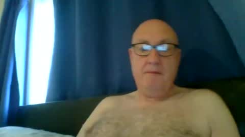 Snapshot of daddyhere4uall6 chatting on October 16, 7:08 am daddyhere4uall6 online show from October 16, 7:08 am
