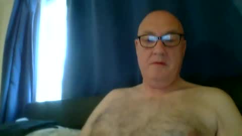Snapshot of daddyhere4uall6 chatting on October 11, 7:46 am daddyhere4uall6 online show from October 11, 7:46 am