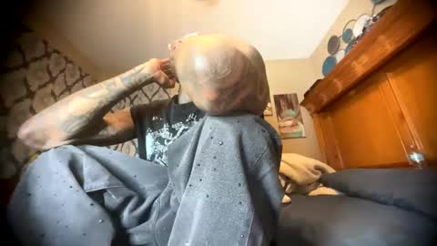 sexy tatted king bbc online show from April 28, 2:49 am