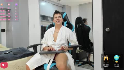 Snapshot of daddyrich4u chatting on December 2, 8:50 pm daddyrich4u online show from December 2, 8:50 pm