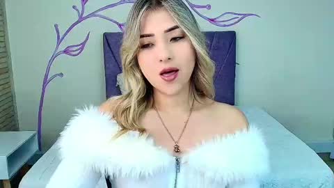Snapshot of dahliamoore chatting on February 10, 10:51 pm Dahlia online show from February 10, 10:51 pm