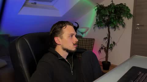 Daimon  online show from April 3, 10:49 pm