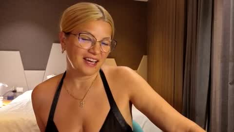 Daisy online show from November 14, 4:31 pm