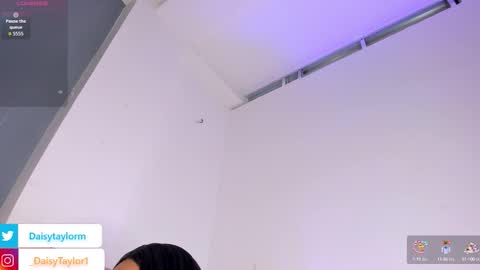 Snapshot of daisytaylor_ chatting on September 16, 1:02 pm Daisy online show from September 16, 1:02 pm