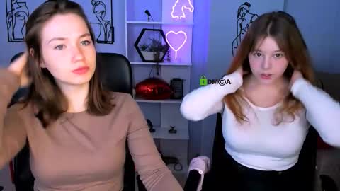 Snapshot of daisyy_naughty chatting on October 3, 7:11 pm daisy online show from October 3, 7:11 pm