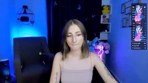 Snapshot of daisyy_naughty chatting on October 6, 1:01 am daisy online show from October 6, 1:01 am