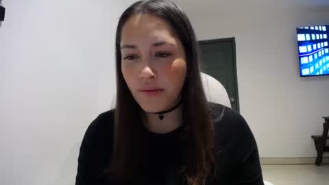 IG  dakotasofiaa online show from April 12, 2:37 am