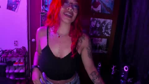 Snapshot of dakota_crab chatting on December 15, 2:08 am Dakota Crab online show from December 15, 2:08 am