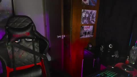 Snapshot of dakota_crab chatting on February 23, 12:41 am Dakota Crab online show from February 23, 12:41 am