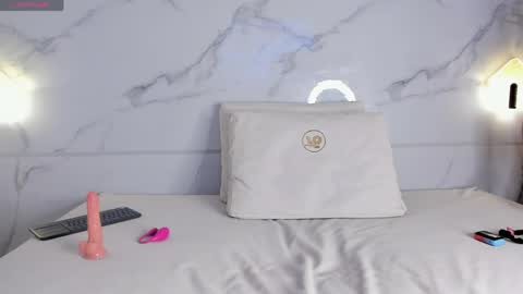 dakota_tucci online show from April 18, 5:42 am