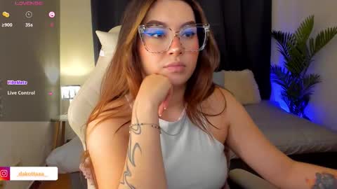 Snapshot of dakottaa__ chatting on October 13, 11:07 pm dakottaa__ online show from October 13, 11:07 pm