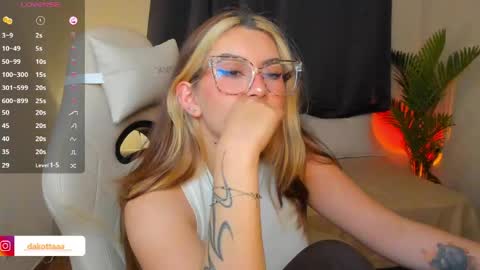 dakottaa__ online show from May 29, 2:09 am