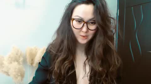 Snapshot of dalidayes chatting on December 28, 5:55 am Dali online show from December 28, 5:55 am