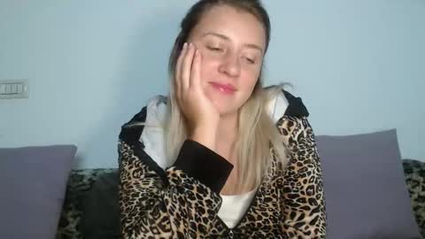 Snapshot of dalyana22 chatting on September 24, 10:27 pm Maria online show from September 24, 10:27 pm