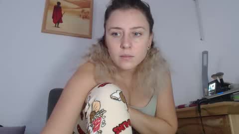 Snapshot of dalyana22 chatting on October 17, 11:25 am Maria online show from October 17, 11:25 am