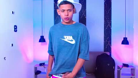Snapshot of damar_felipe chatting on September 21, 5:33 am damar_felipe online show from September 21, 5:33 am