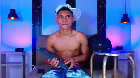 Snapshot of damar_felipe chatting on September 25, 5:58 am damar_felipe online show from September 25, 5:58 am