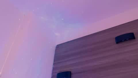         online show from February 19, 5:50 am