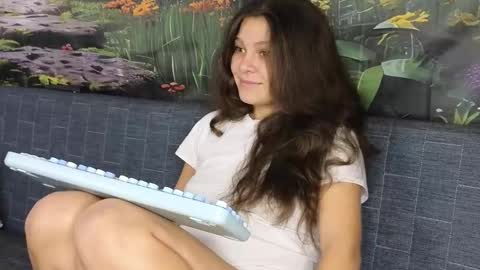 Snapshot of damedefeu chatting on October 6, 10:44 am damedefeu online show from October 6, 10:44 am