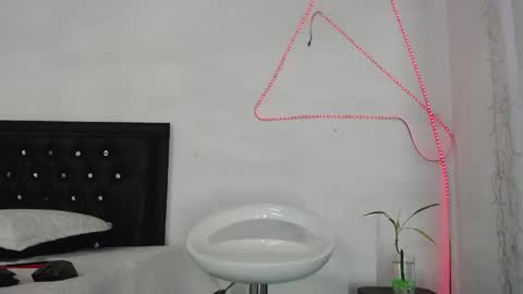 damian_hart10 online show from May 11, 4:04 pm