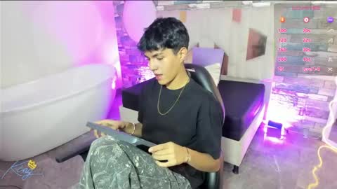 damian_tay online show from May 17, 11:41 am