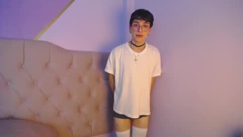 Snapshot of damiian21_ chatting on March 8, 2:08 pm Damiian21 online show from March 8, 2:08 pm