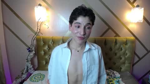 Snapshot of damiian21_ chatting on February 17, 5:44 pm Damiian21 online show from February 17, 5:44 pm
