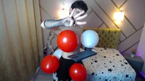 Snapshot of damiian21_ chatting on February 19, 2:33 pm Damiian21 online show from February 19, 2:33 pm