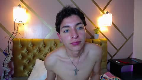 Snapshot of damiian21_ chatting on February 8, 6:44 pm Damiian21 online show from February 8, 6:44 pm