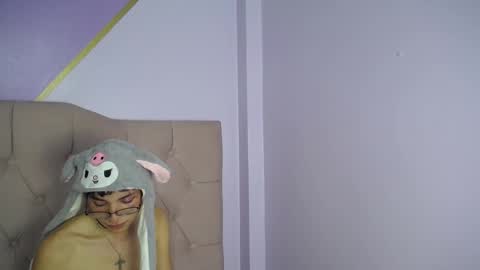 Snapshot of damiian21_ chatting on March 1, 8:32 pm Damiian21 online show from March 1, 8:32 pm