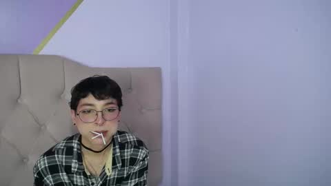 Snapshot of damiian21_ chatting on February 21, 3:43 pm Damiian21 online show from February 21, 3:43 pm