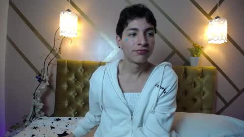 Snapshot of damiian21_ chatting on February 13, 2:42 pm Damiian21 online show from February 13, 2:42 pm