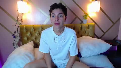 Snapshot of damiian21_ chatting on February 8, 12:39 pm Damiian21 online show from February 8, 12:39 pm
