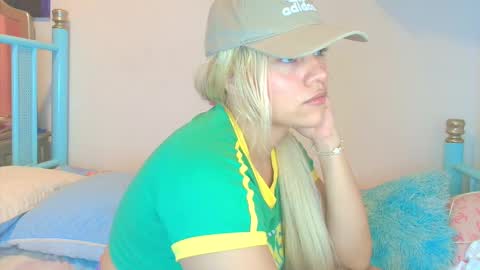 damn_milaa online show from November 10, 10:23 pm