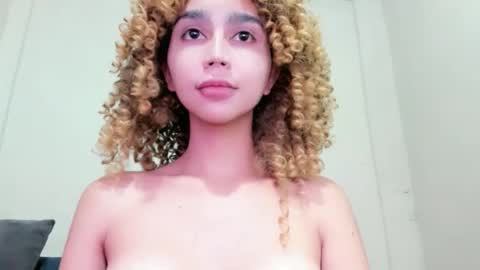 damnperfectxx online show from December 14, 1:45 am