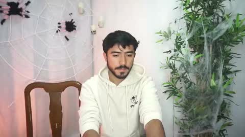 Snapshot of damon_frost chatting on October 17, 6:56 pm damon_frost online show from October 17, 6:56 pm