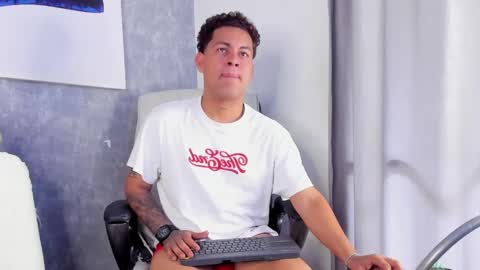 DAMON  online show from April 18, 7:58 pm