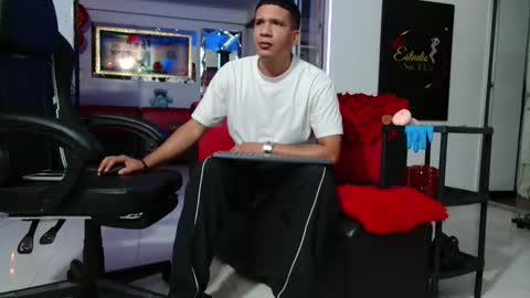 damyan_2003 online show from November 15, 3:19 am