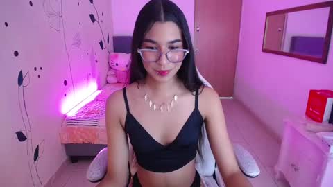 Snapshot of dana_paula chatting on February 22, 3:56 am dana_paula online show from February 22, 3:56 am