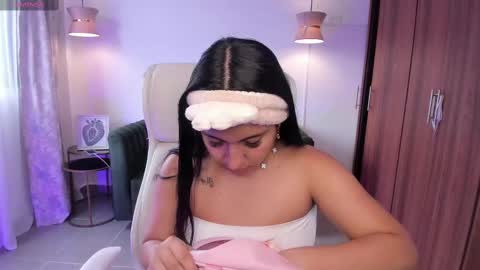 Snapshot of dandara_thompsson chatting on October 4, 7:33 pm Dandara online show from October 4, 7:33 pm