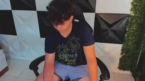 Snapshot of dani_cumboy chatting on October 6, 2:13 pm dani_cumboy online show from October 6, 2:13 pm
