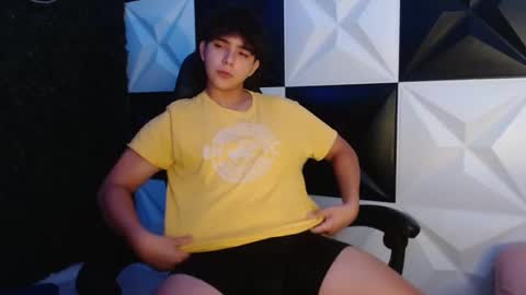 Snapshot of dani_cumboy chatting on February 27, 4:24 am dani_cumboy online show from February 27, 4:24 am
