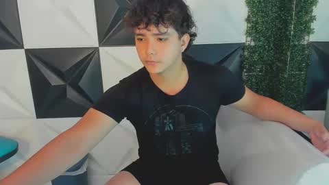 Snapshot of dani_cumboy chatting on October 17, 2:32 pm dani_cumboy online show from October 17, 2:32 pm