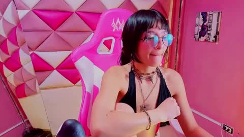 Snapshot of dani_dream chatting on September 25, 7:43 pm dani_dream online show from September 25, 7:43 pm