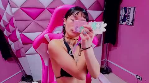 Snapshot of dani_dream chatting on September 29, 2:38 pm dani_dream online show from September 29, 2:38 pm