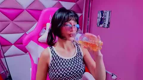 Snapshot of dani_dream chatting on October 4, 2:04 pm dani_dream online show from October 4, 2:04 pm