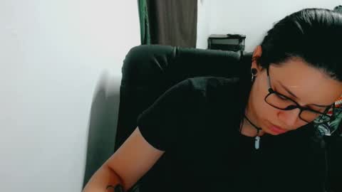 dani y jocelyn online show from December 5, 8:17 pm