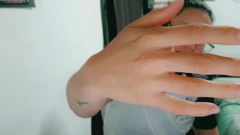 dani y jocelyn online show from May 28, 1:58 am