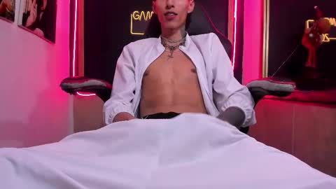 daniel_deluc77 online show from December 23, 7:03 am